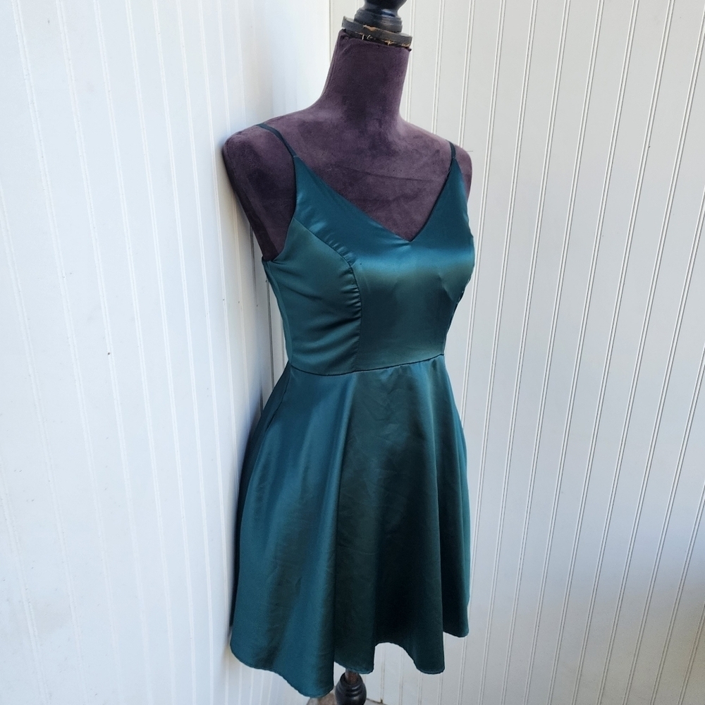 B Darlin Junior's Emerald Green Satin Skater Dress Pockets V-Neck Size 7/8 - Picture 5 of 15